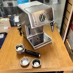 DeLonghi - 15-Bar Pump Espresso and Cappuccino Machine - ECP3630