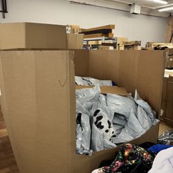 Gaylord Pallet With Mixed Items