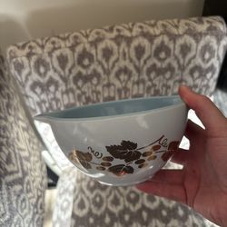 Vintage Pyrex 1960s Cinderella Bowl