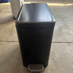 Small trash can 