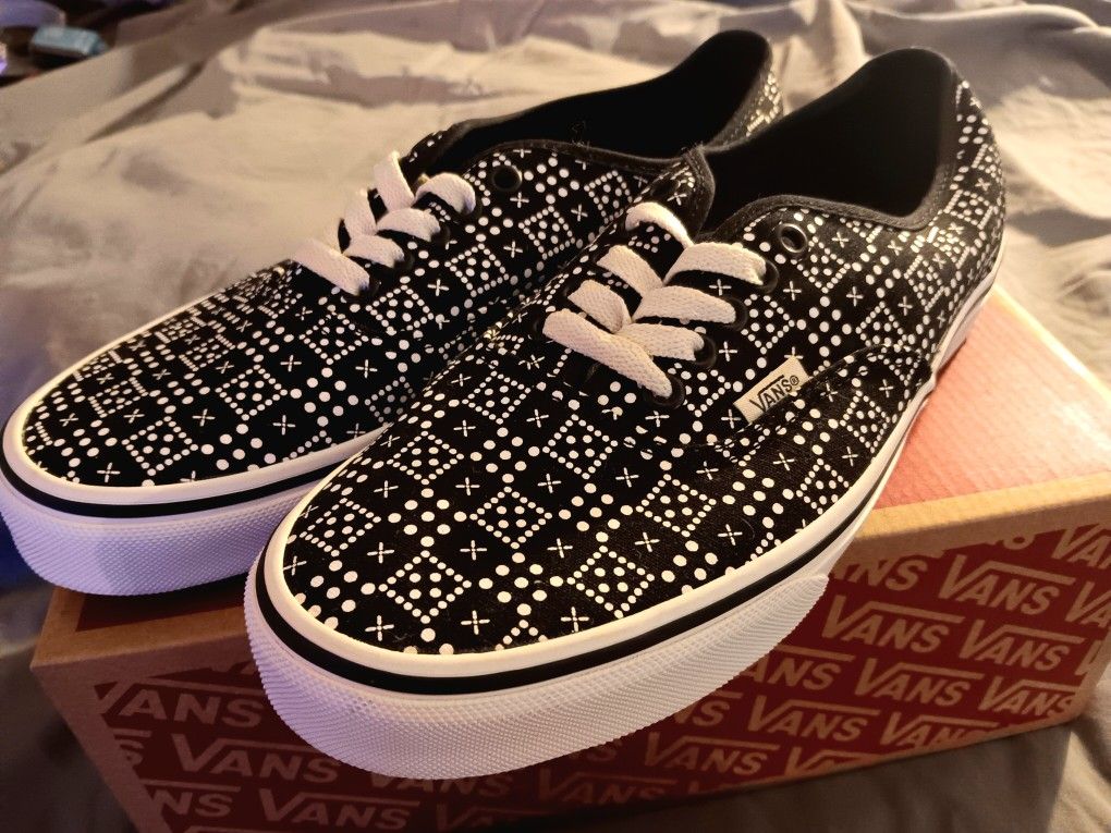 Van's Shoes (Size 10w - 8.5m)