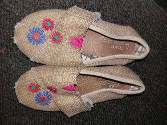 Toms 15$ size 8c.