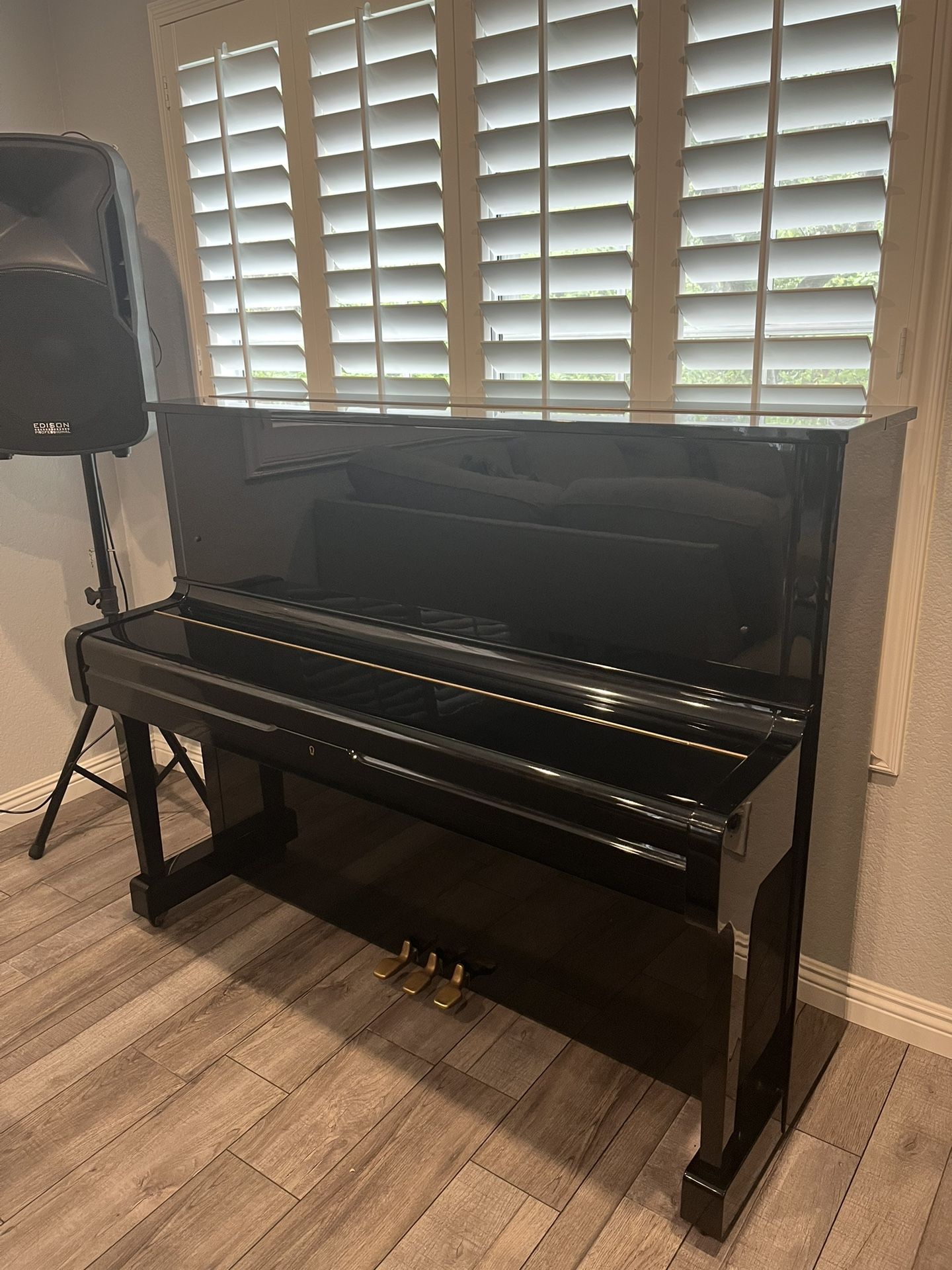 Yamaha U1H Upright Piano