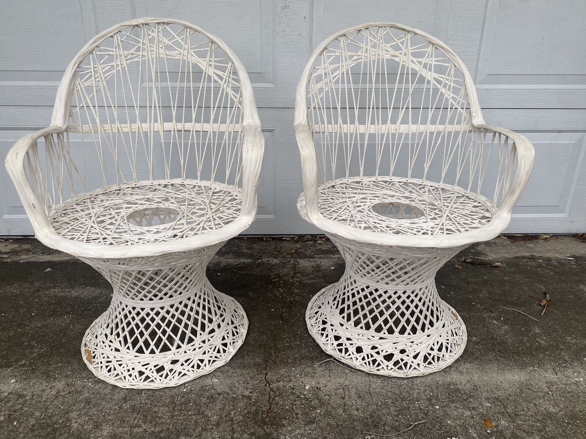Vintage Russel Woodard MCM Spun Fiberglass Patio Chairs(2)