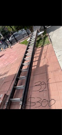 Excellent condition, 32 feet and more sizes available fiberglass extension ladders