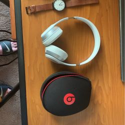 Beats Solo (not Wireless Requires Aux Cord)