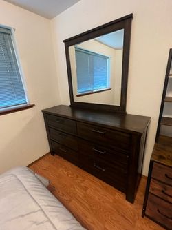 Queen Bedroom Set