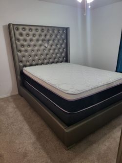 NEW Queen-Size PILLOW TOP MATTRESS and BOX SPRING. Bed frame not included 👍