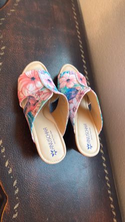 NewSandals Anuschka size 9 new