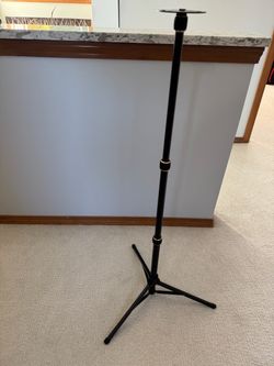 Adjustable Metal Support Pole w/tripod base
