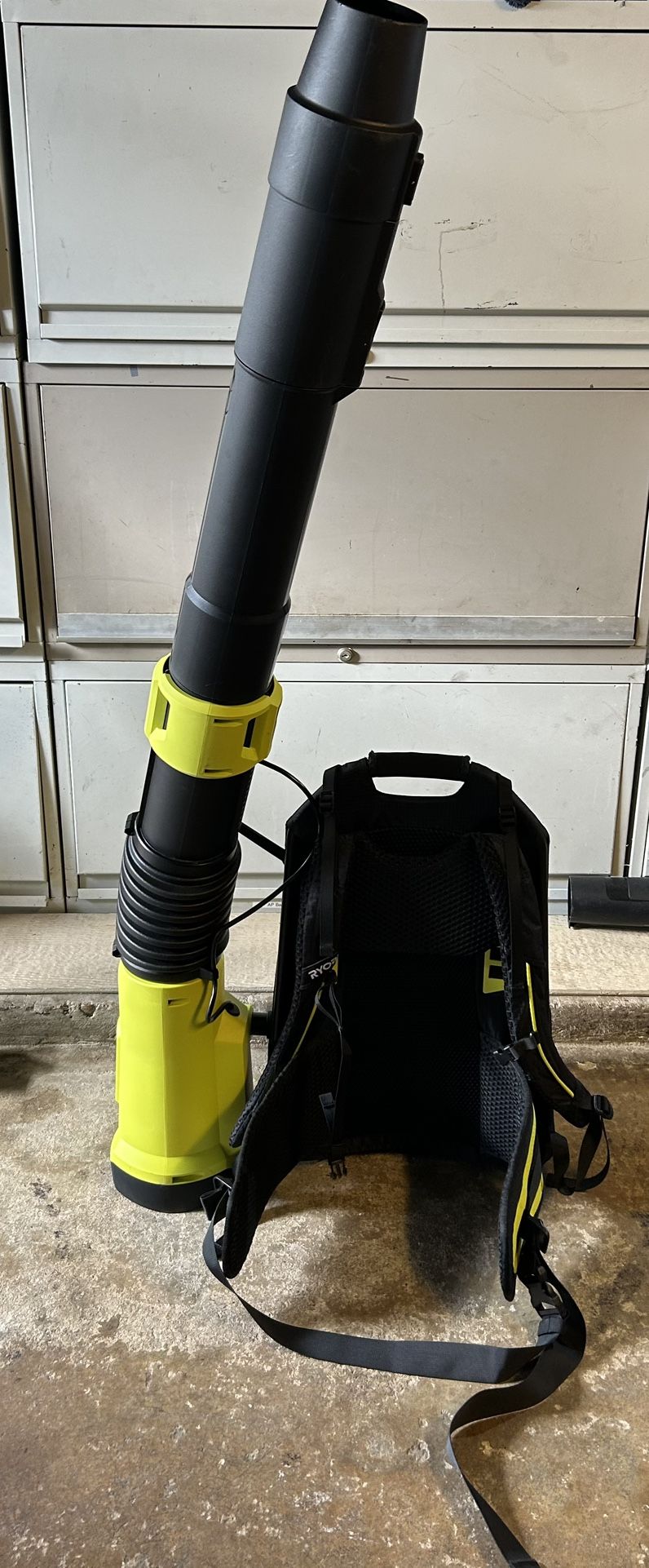 $250$. 40V HP Brushless Whisper Series 180 MPH 850 CFM Cordless Battery Backpack Leaf Blower with 8.0 Ah Battery and Charger