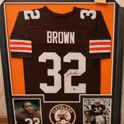 Jim Brown Autographed Jersey Framed With Schwartz COA 42inx34in