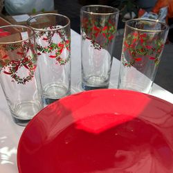 Holiday Setting 4plates And Gold Rim Glasses