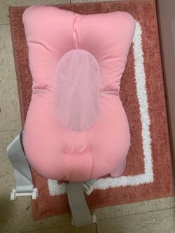 Newborn girl laydown bath tub mat