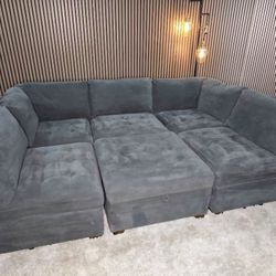 Thomasville Tisdale Modular Sectional 6-piece Dark Gray with Storage Ottoman Veriety Configeration