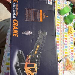 Die cast / plastic remote control crane battery operated 8 channel new in box. The box is about 16”x 8”x4” $35 