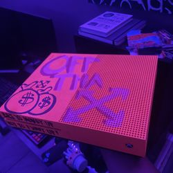 XBOX 1 S with 2 controllers 