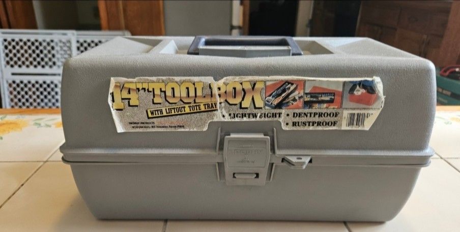 14" TROPHY TOOLBOX WITH LIFT OUT TOTE TRAY