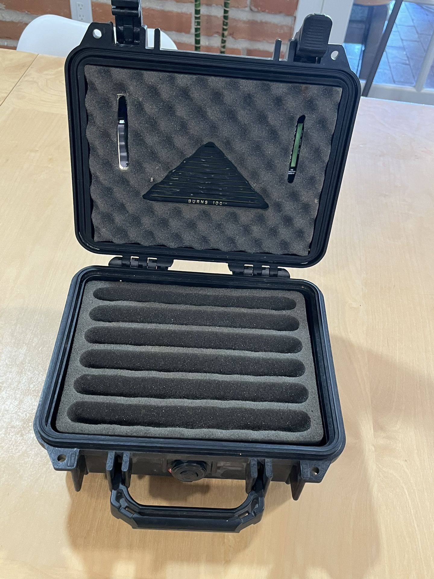 Road Warrior 2000 Extreme Cigar Humidor Pelican Hard Case Protection Device