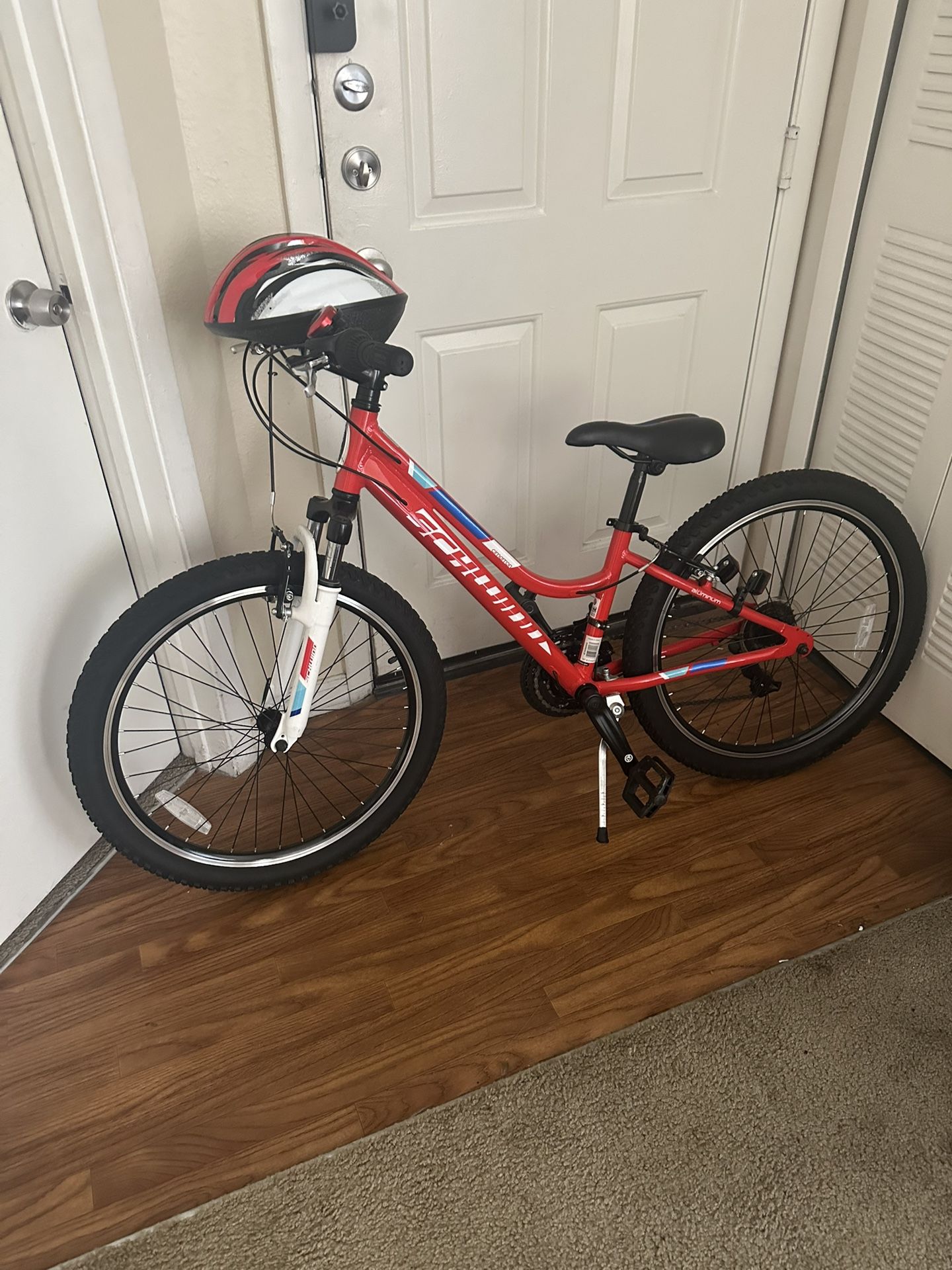 Schwinn Signature Girls' Cimarron mountain bike - Super Mint Condition