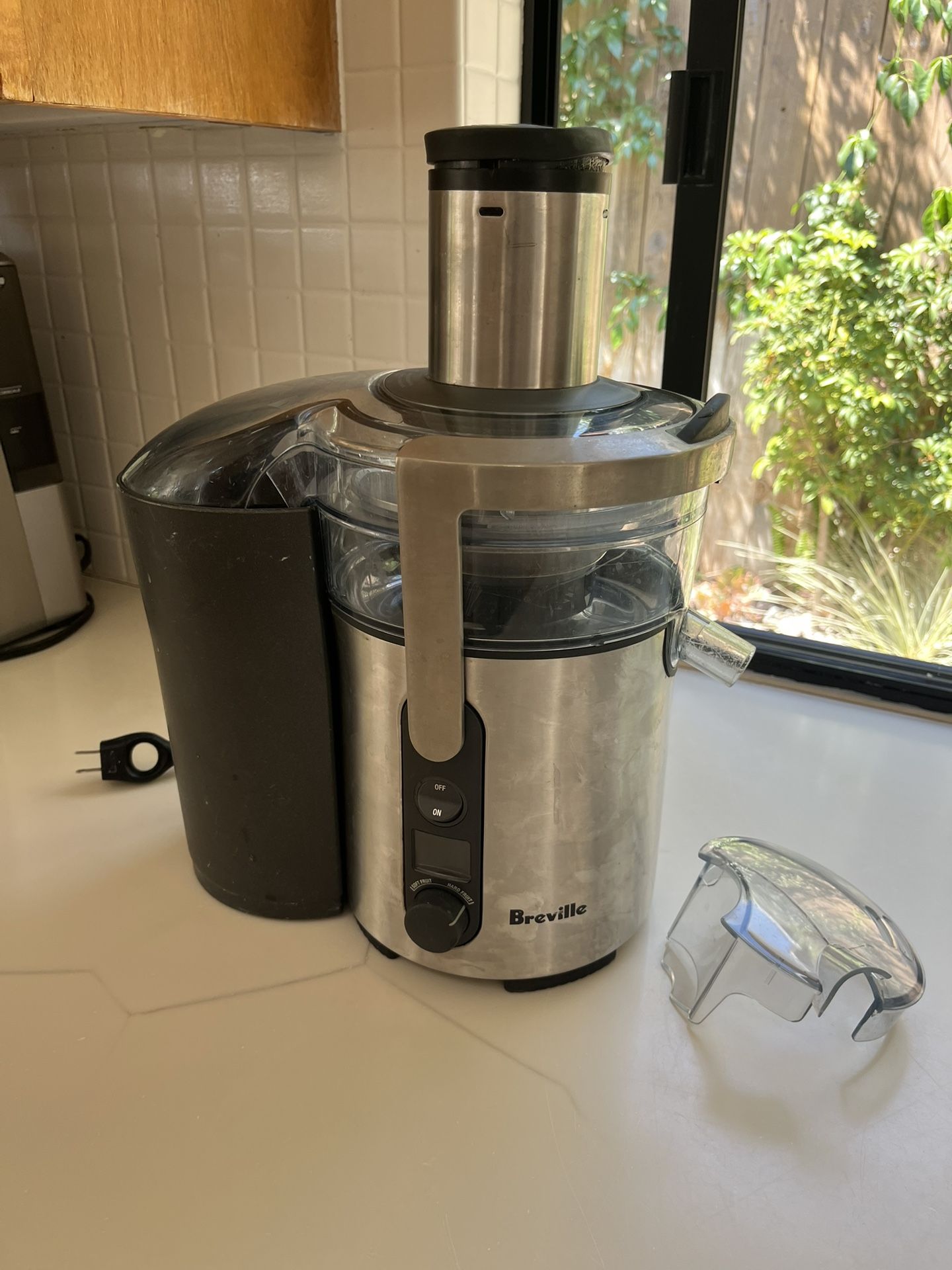 Breville Juice Fountain 900 Watt Juicer
