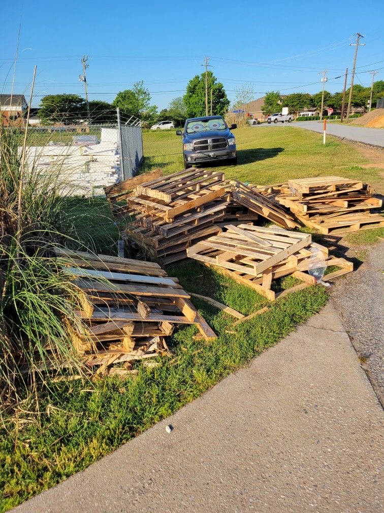 Pallets Bonfire Wood FREE