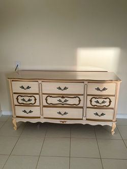 Furniture for quick sale in Wellington