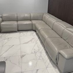 7 Pieces Leather Recliner Sectional . Price Including Delivery 