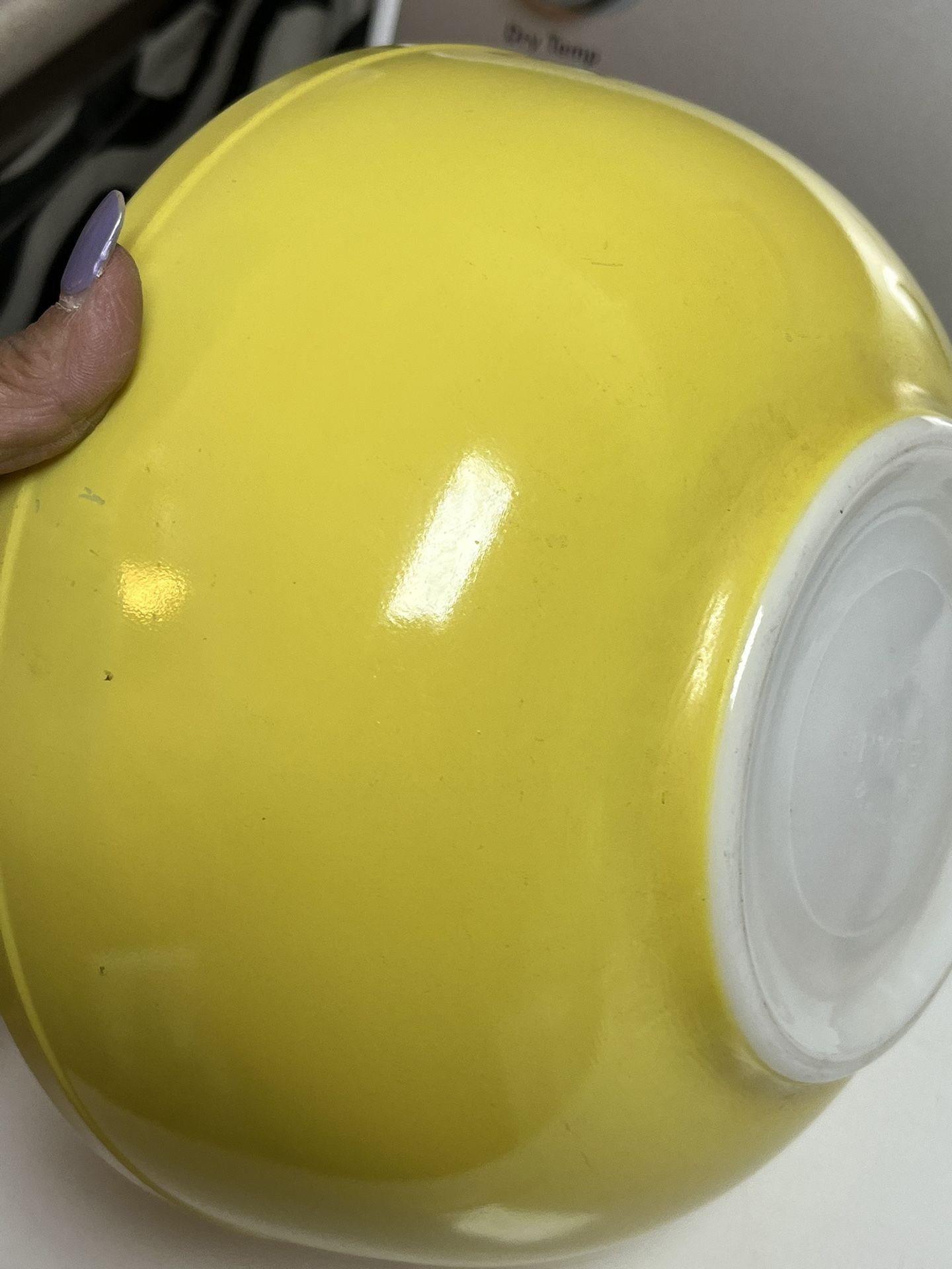 VINTAGE T. M. YELLOW PRIMARY PYREX BOWL