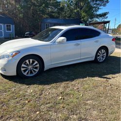 2011 Infinity M37