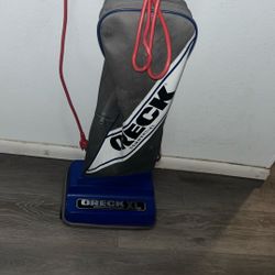 ORECK XL COMMERCIAL VACCUM 