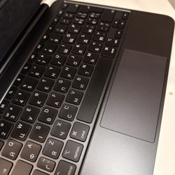 iPad Pro Magic Keyboard M4, M5