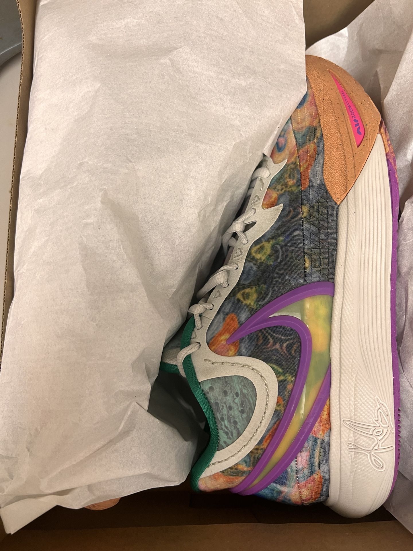 Nike Kyrie 8 (9) Size 9