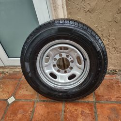 1 Wheel And Tire F250 and 350 Size 17 LT 