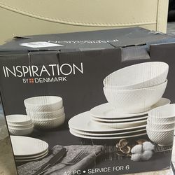 Brand new dinnerware set