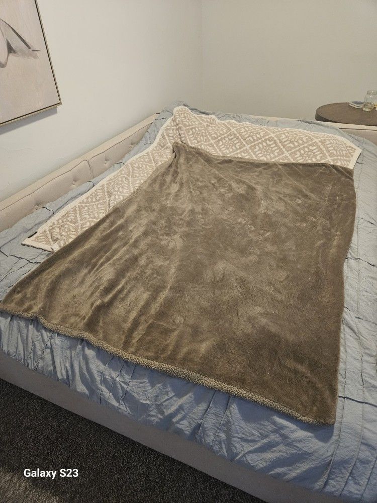 Queen Day Bed And Memory Foam Matress