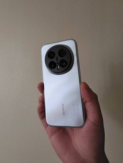 Vendo o Cambio ‼️
Honor Magic 8 Pro

Desbloqueado 
Global
512gb
12gb RAM
Bateria de 7100mA 
Cargador de 100W 
Como Nuevo

Venta o Cambio con Diferenci