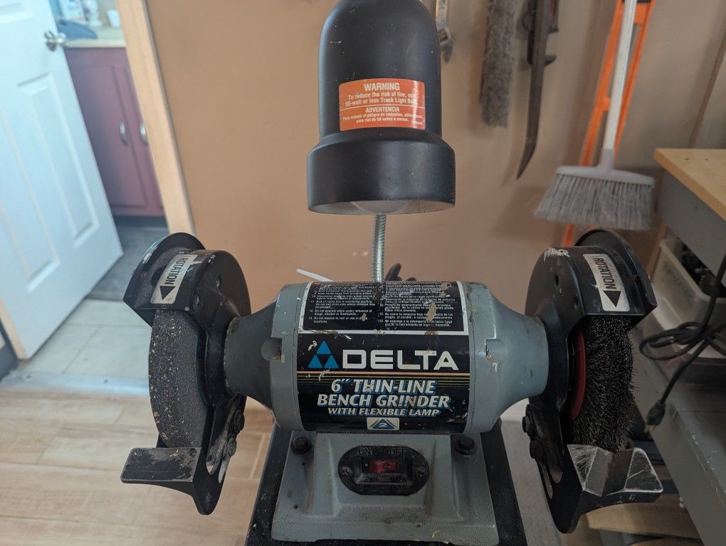 Delta 6" Grinder and Stand with Flexible Light