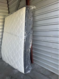 Queen hybrid pillow top mattress
