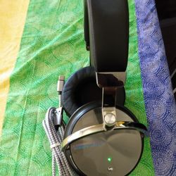 BLUEDIO TURBINE BLUETOOTH NOISE CANCELLING WIRELESS HEADPHONES OVER-EAR STEREOS W/MIC. 