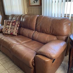 Reclining Sofa, Great Condition. Leather 