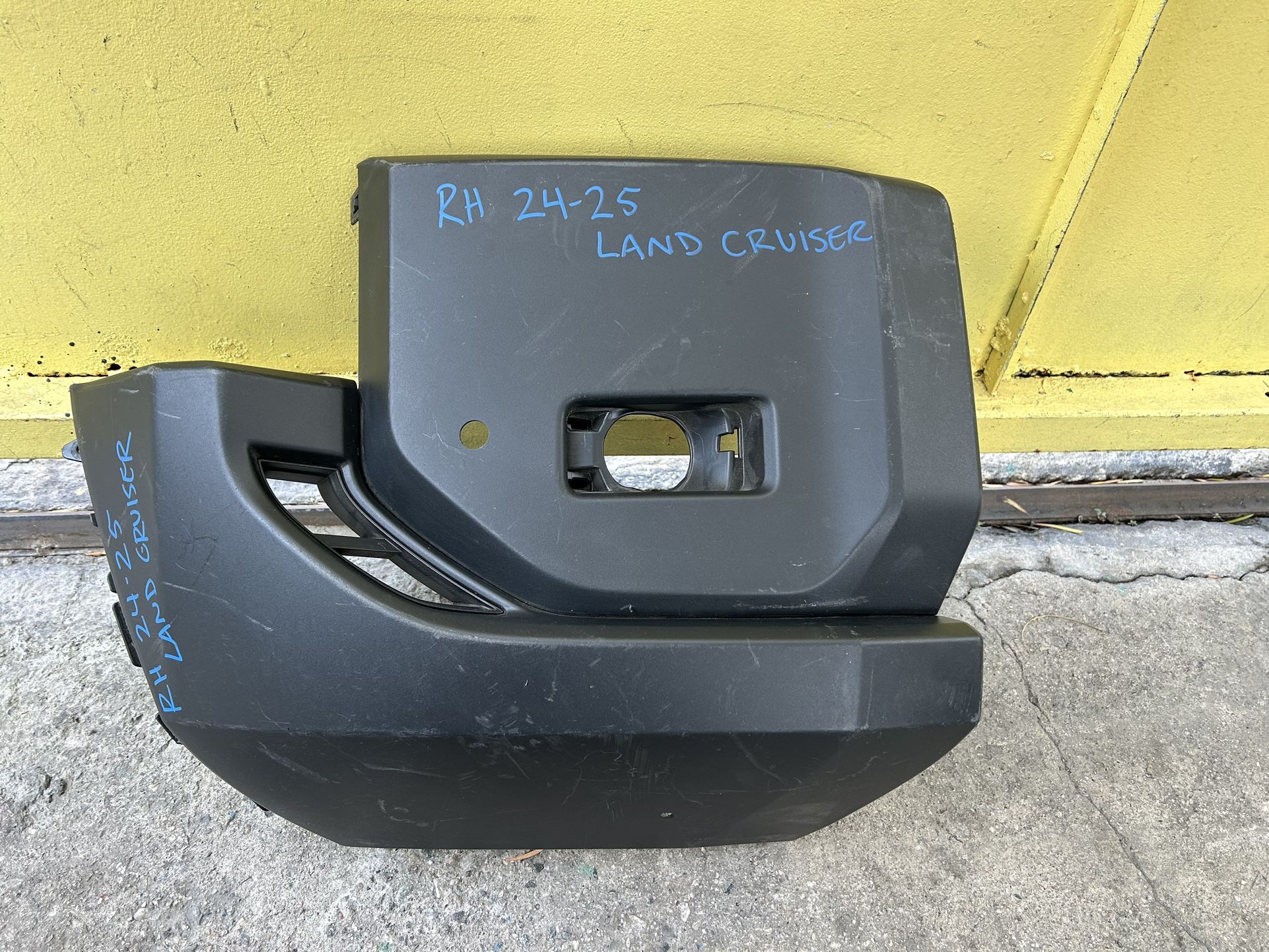 2024-2025 LAND CRUISER RH BUMPER EXTENSION OEM