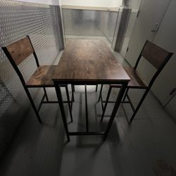 Dining Room / Kitchen Table and Chairs Set