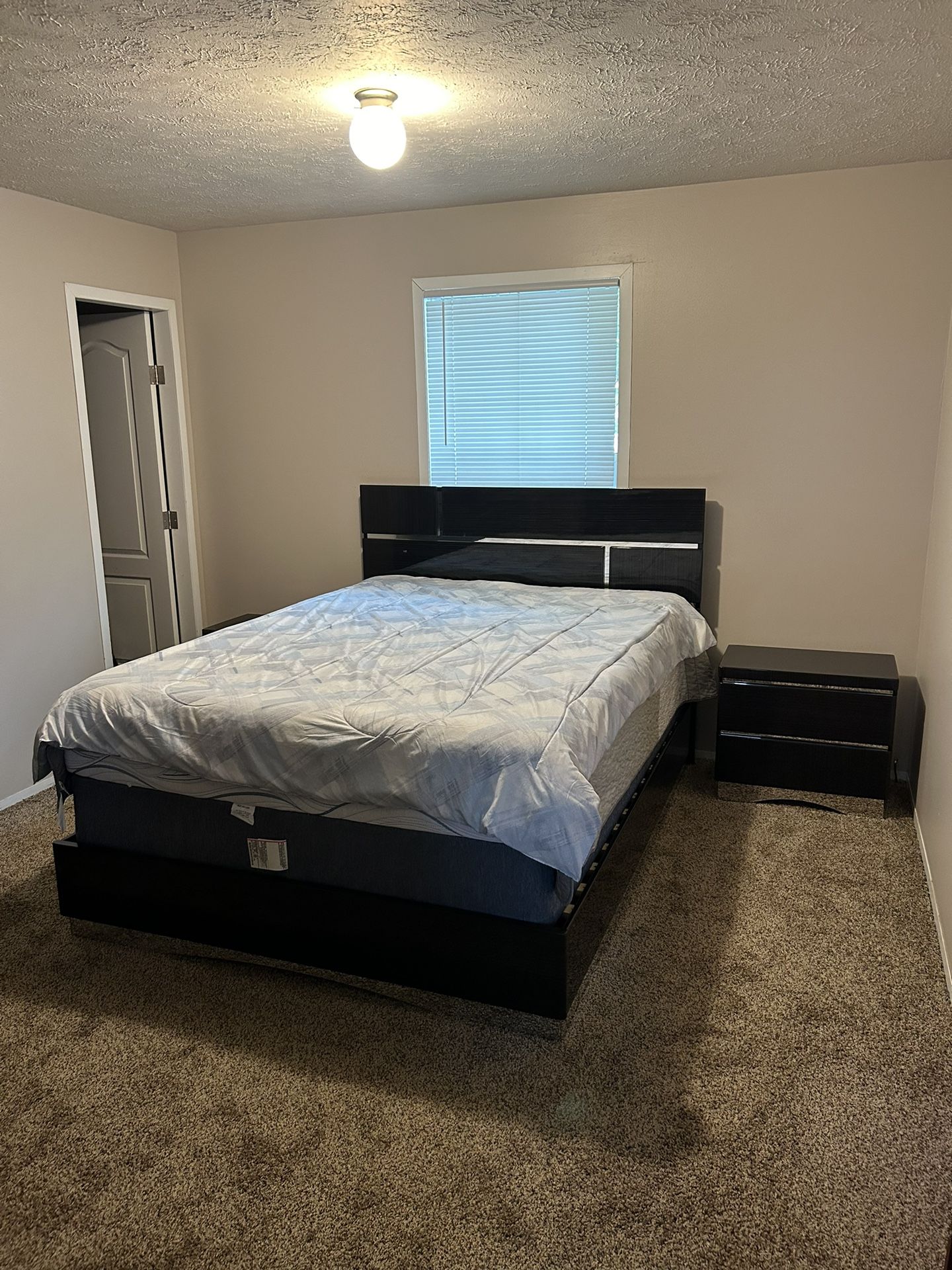 Bedroom Set - Queen Size