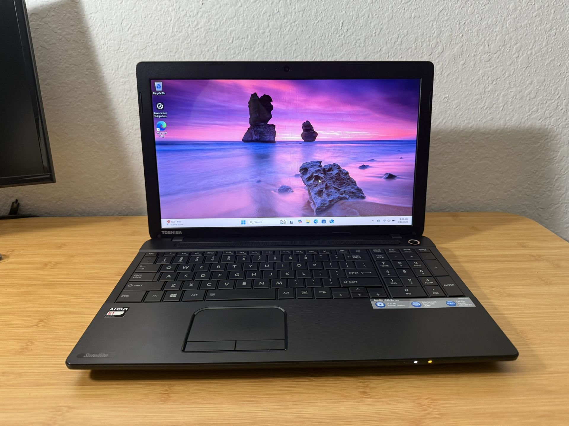 Laptop Toshiba 15.6” windows 11 home 256GB SSD 8GB RAM price is firm