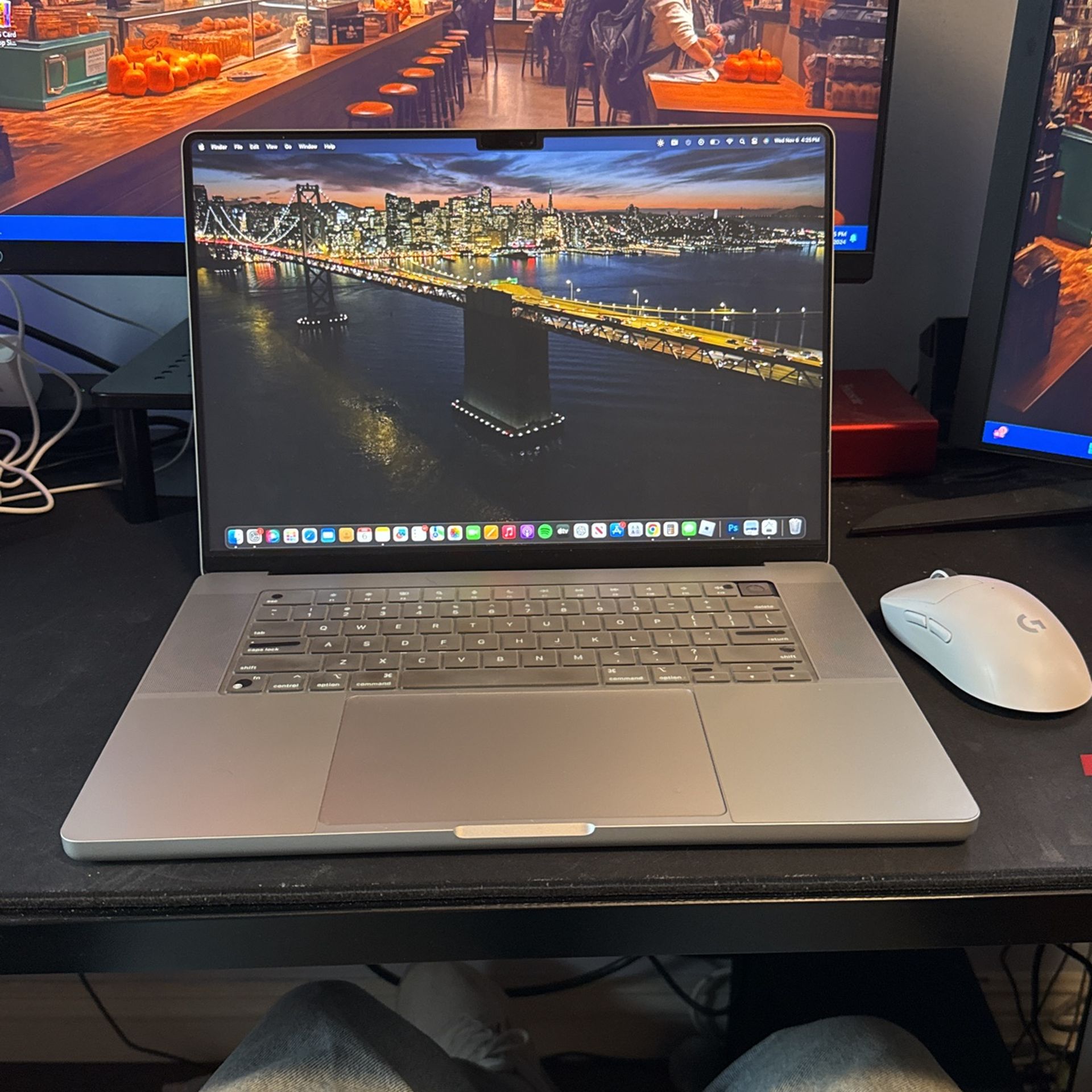 MacBook Pro 16 inch M2 Max 12 Core CPU 38 Core GPU G4 GB Ram - www 