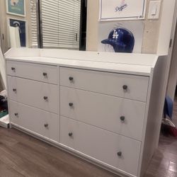 Changing Table / Dresser