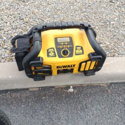 DeWalt 2800 Amp 1000 Watt Mini Generator
