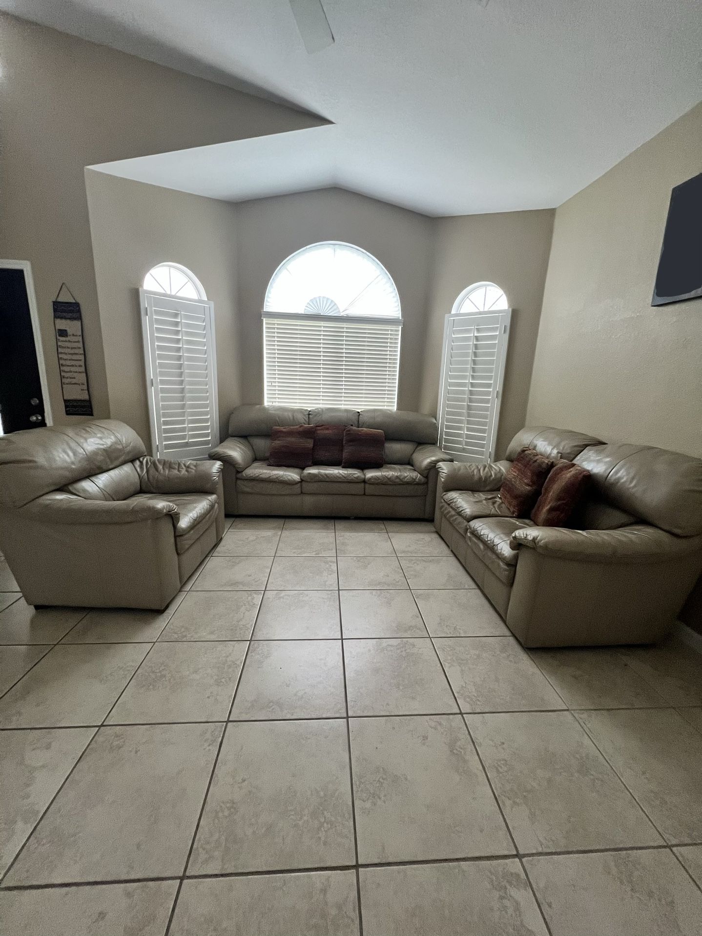 3 piece set LA-Z-BOY couch