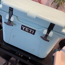 Yeti Roadie 20 Sea Foam Cooler